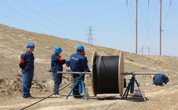 果洛藏族自治州GYXTW-12a1通信用光缆 中心管式铠装光缆工厂现货直发